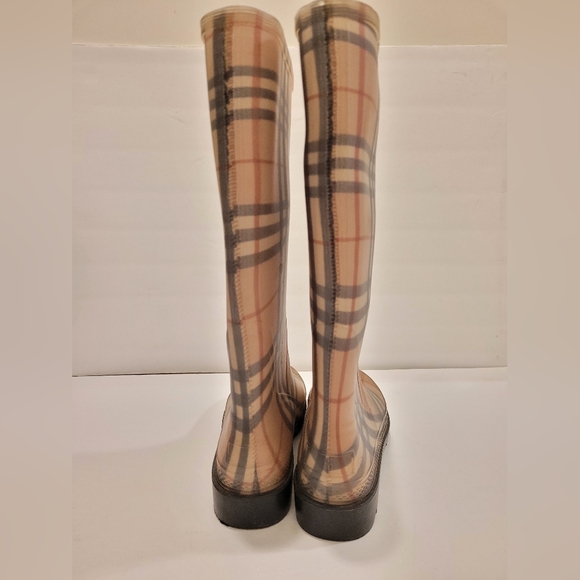 BURBERRY Rubber Plaid Print Rain Boots, size 41 - Picture 6 of 9